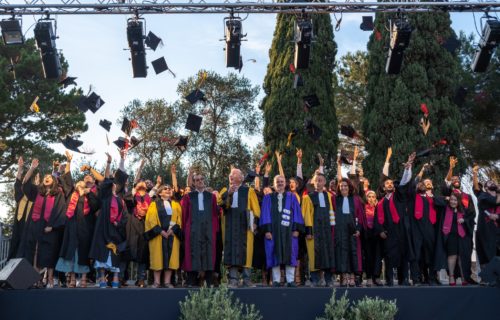 La 9ᵉ cérémonie de remise des diplômes des Docteurs de l’UPVD : une célébration sous le signe de l’excellence